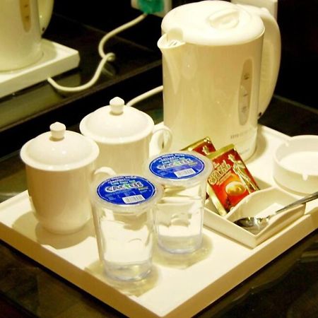 E-Red Hotel Bandar Perda Букит Мертаджам Екстериор снимка